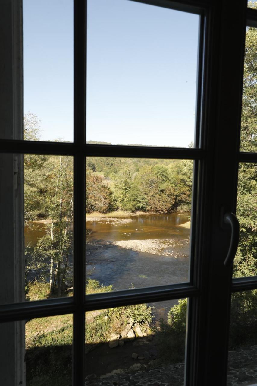 ホテル French Correze Moulin Bleu Saint-Pantaléon-de-Larche エクステリア 写真