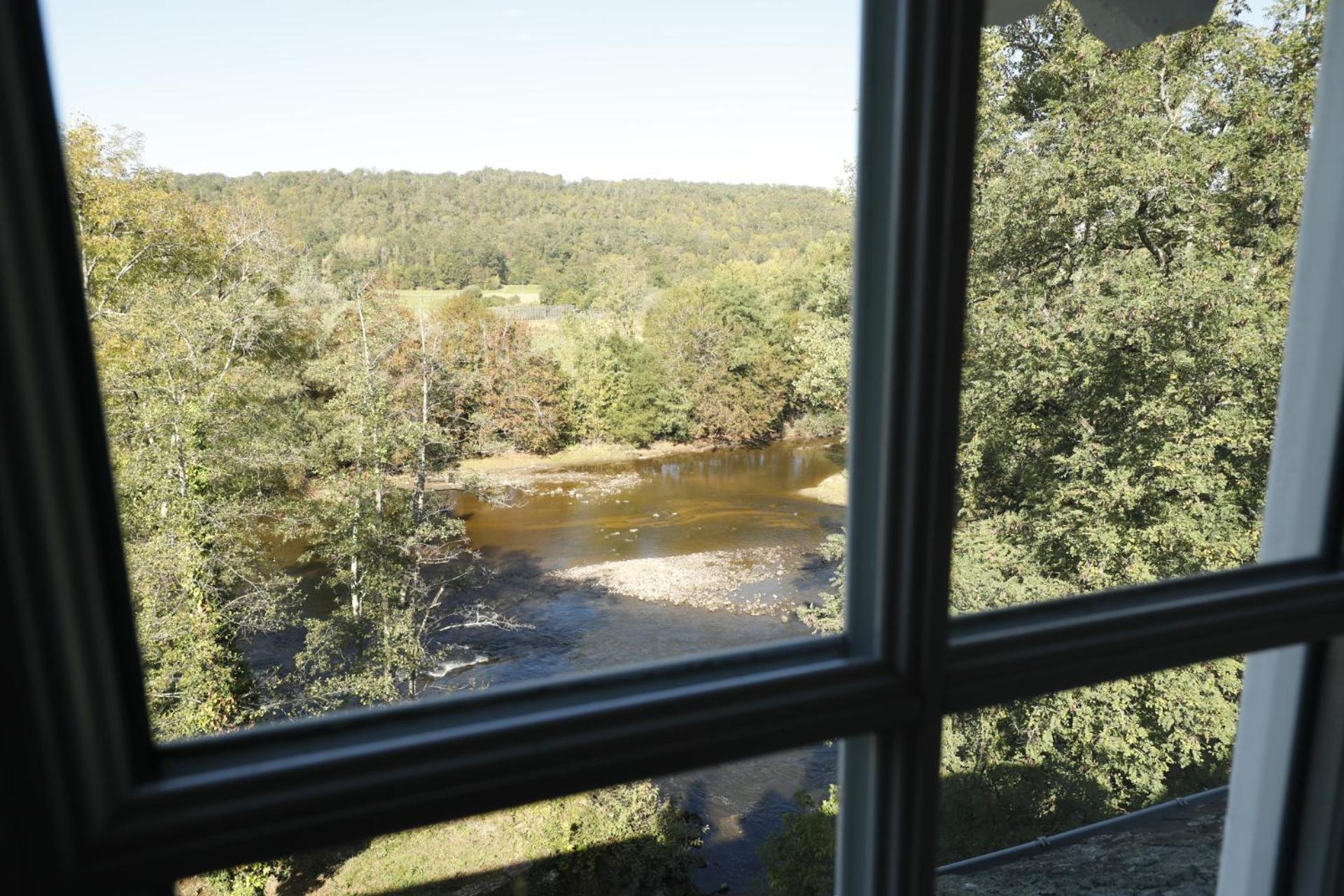 ホテル French Correze Moulin Bleu Saint-Pantaléon-de-Larche エクステリア 写真
