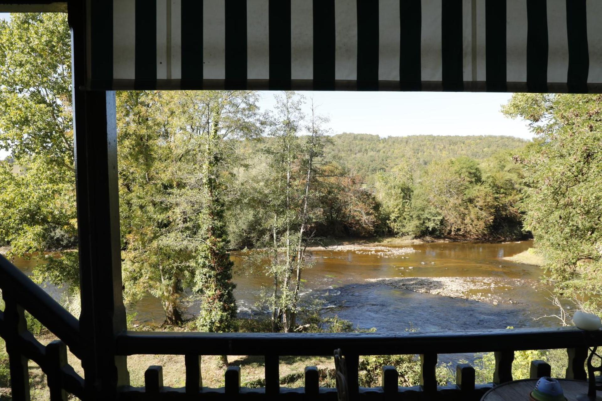 ホテル French Correze Moulin Bleu Saint-Pantaléon-de-Larche エクステリア 写真