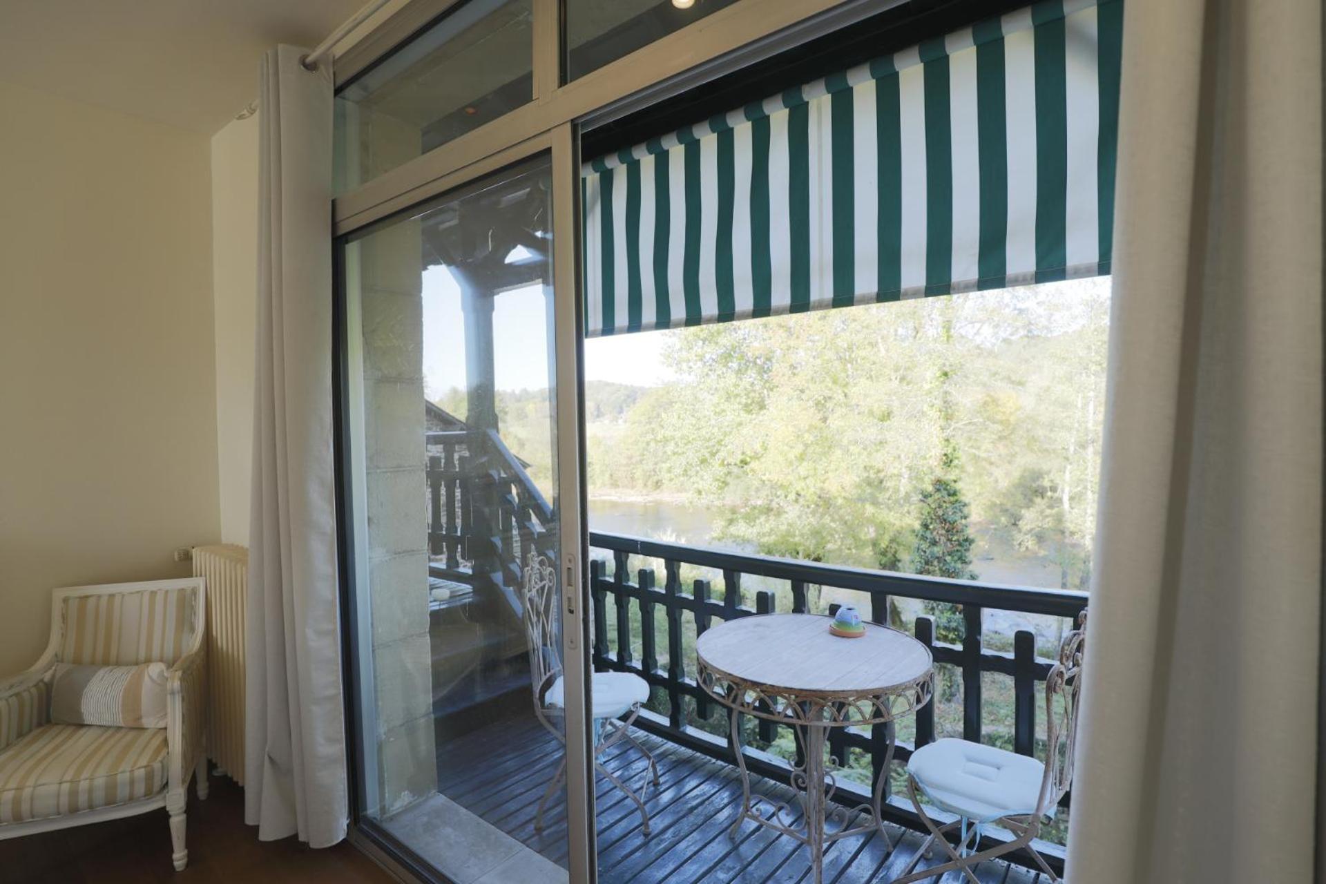 ホテル French Correze Moulin Bleu Saint-Pantaléon-de-Larche エクステリア 写真