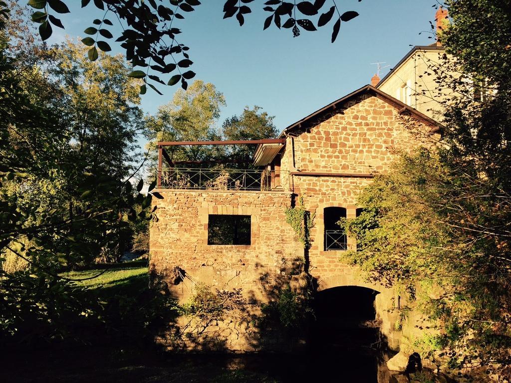 ホテル French Correze Moulin Bleu Saint-Pantaléon-de-Larche エクステリア 写真