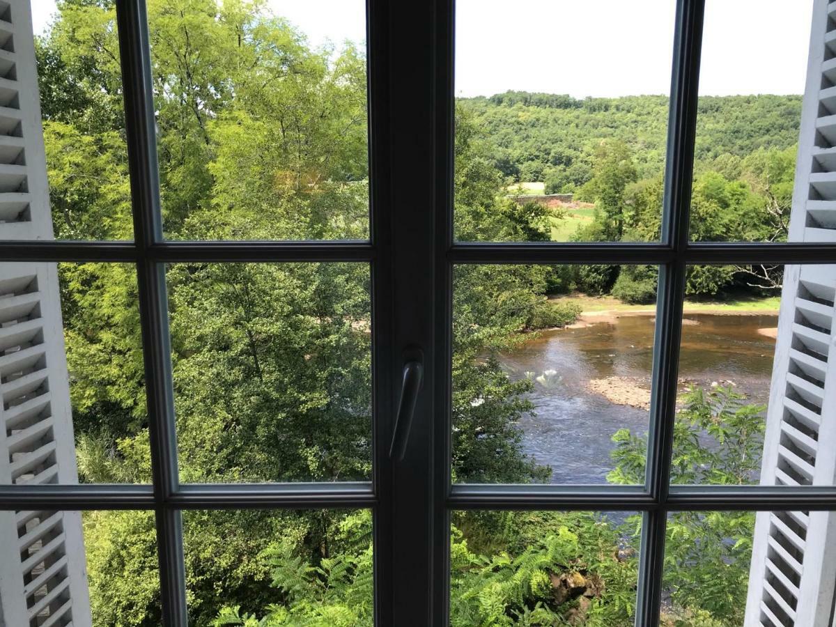 ホテル French Correze Moulin Bleu Saint-Pantaléon-de-Larche エクステリア 写真